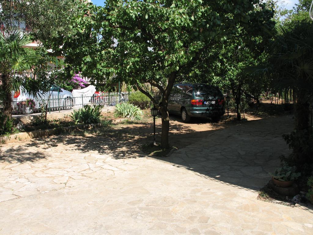 Apartments Villa Agatha Sveti Filip i Jakov Exterior foto
